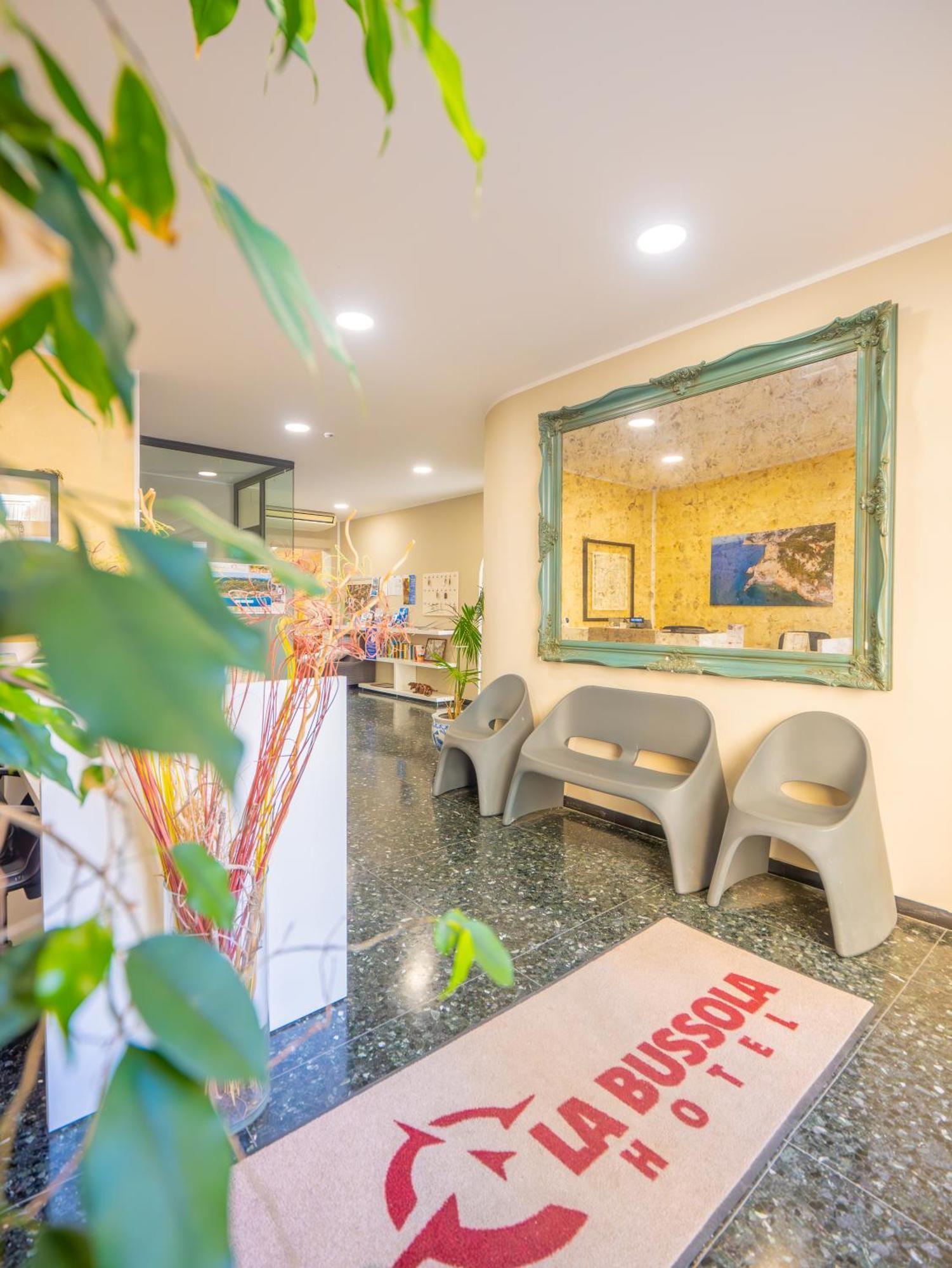 Hotel La Bussola Finale Ligure Buitenkant foto