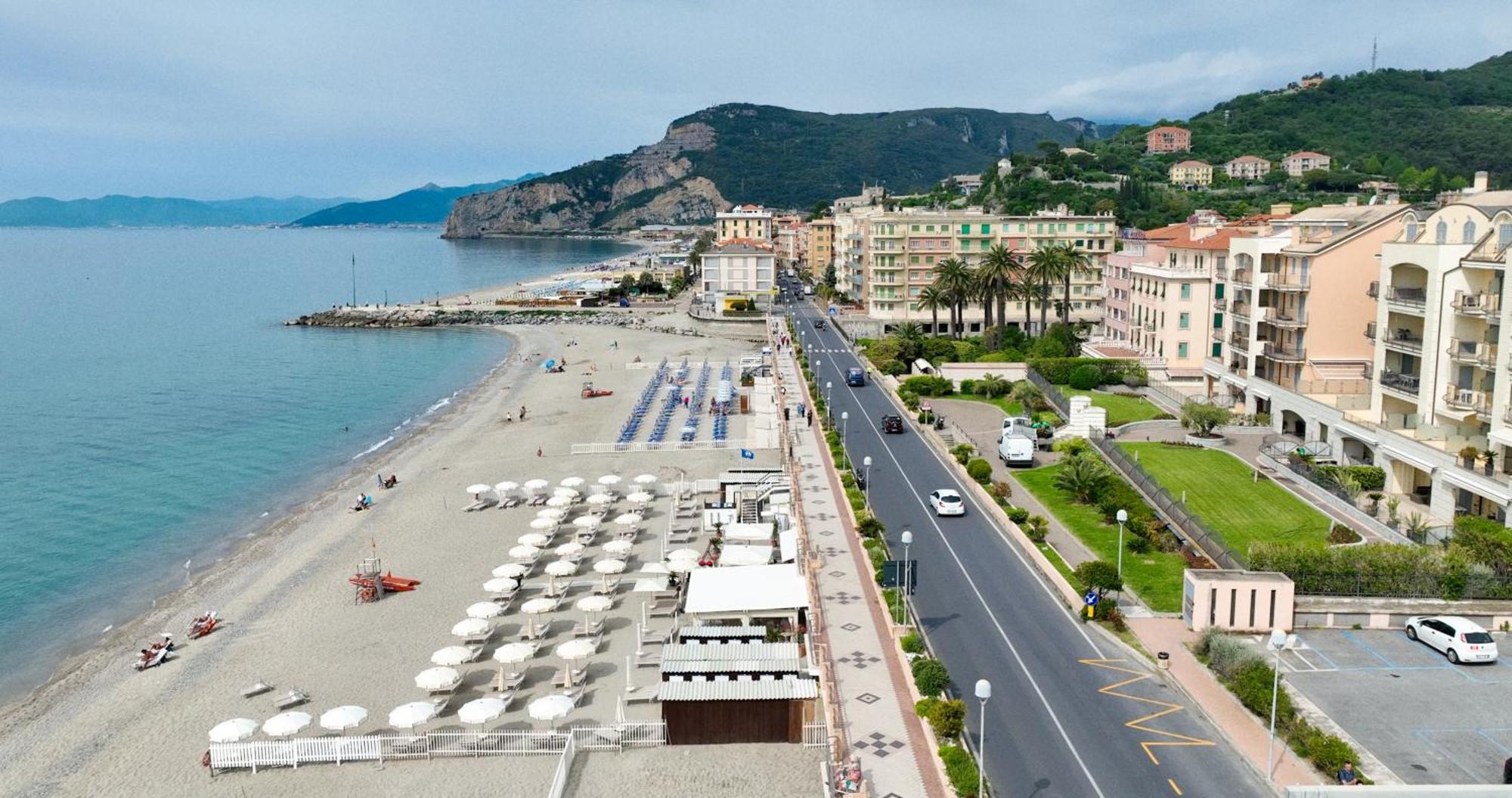 Hotel La Bussola Finale Ligure Buitenkant foto