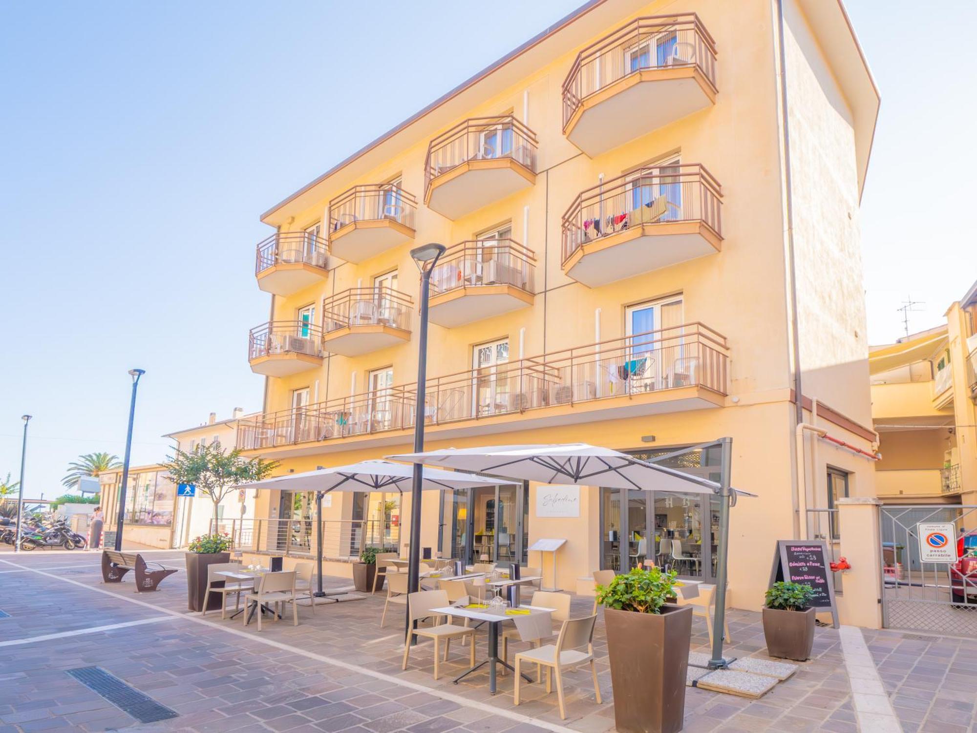 Hotel La Bussola Finale Ligure Buitenkant foto